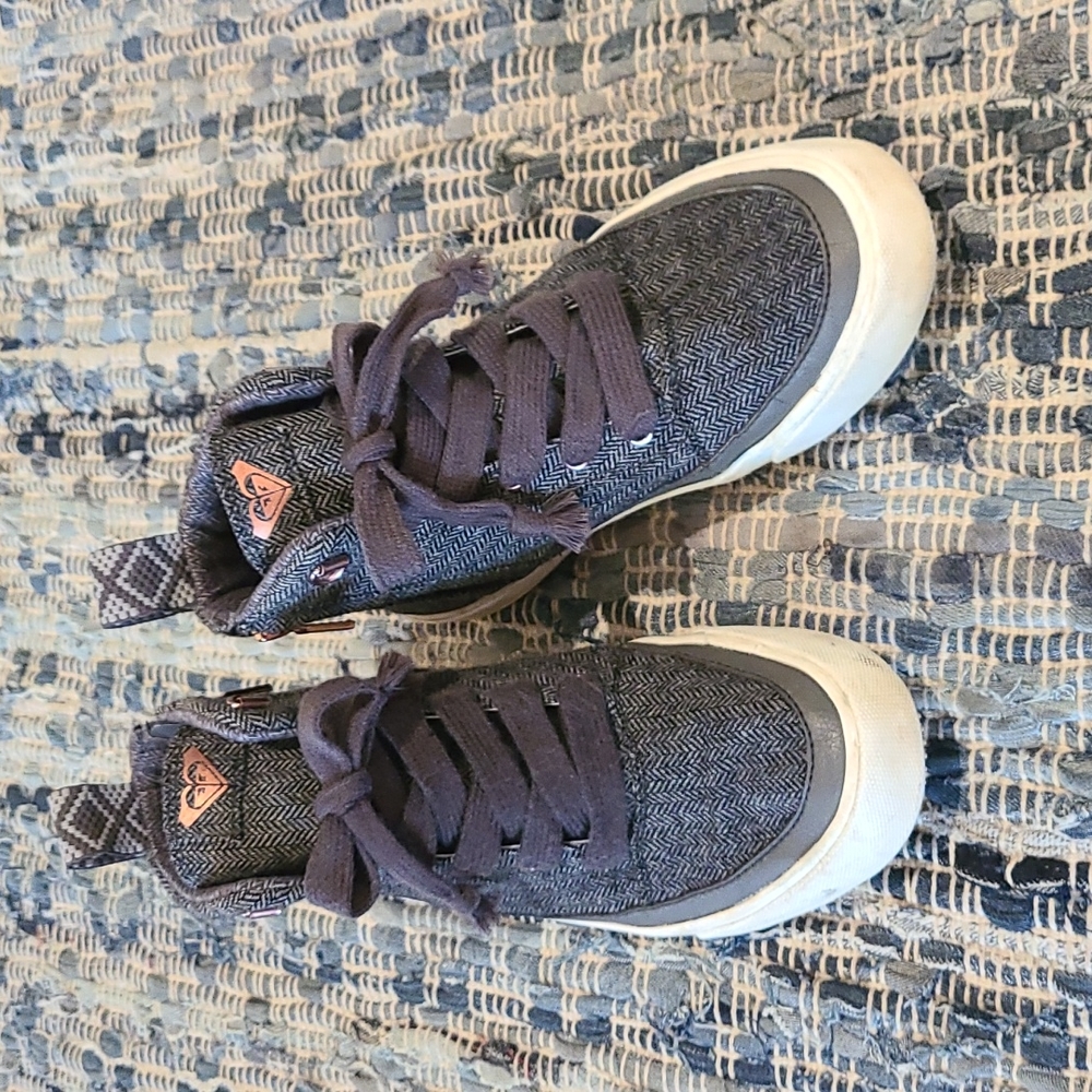 Roxy Grey and rose gold casual shoes size 6.5